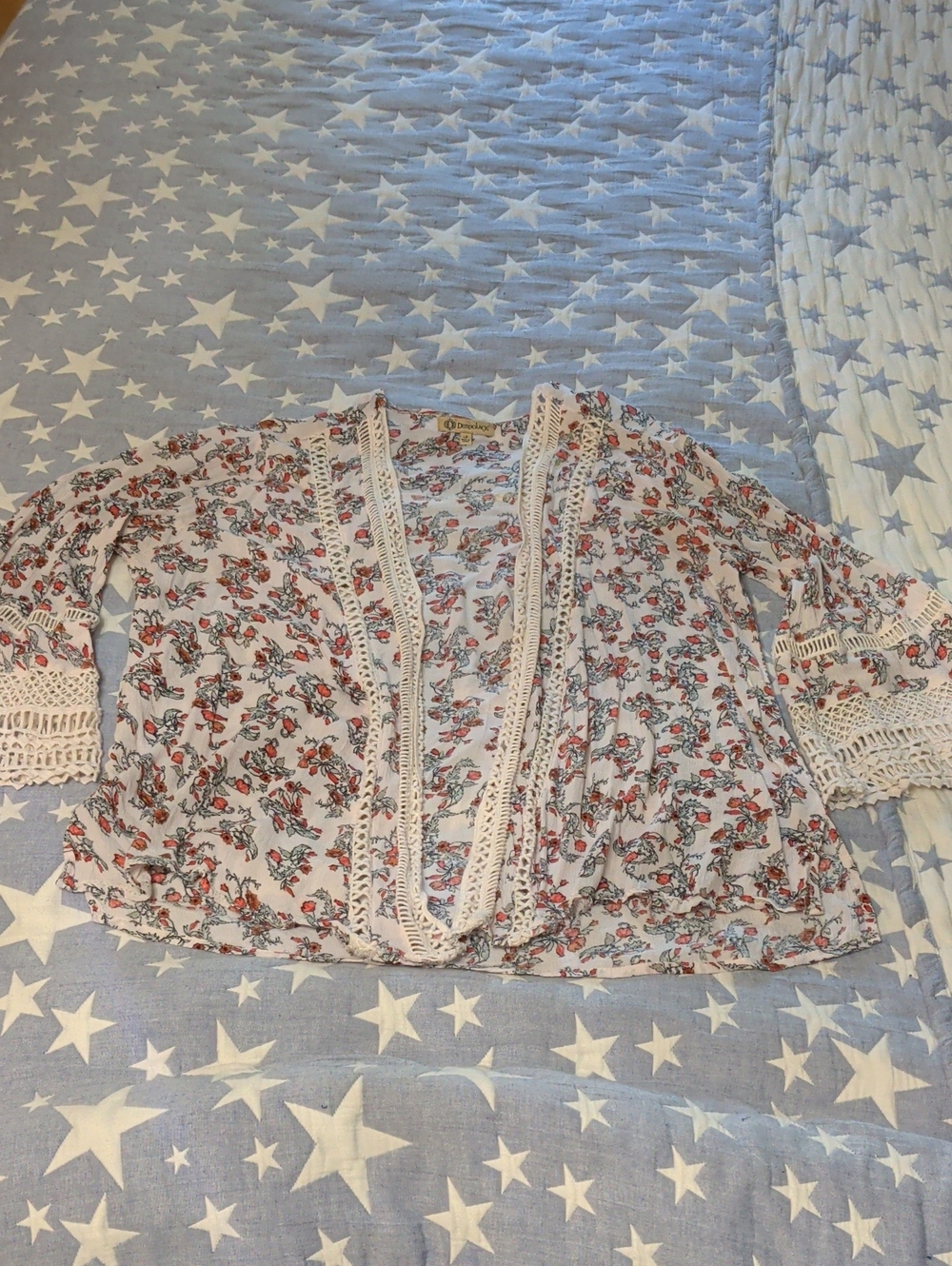 Democracy White Floral Crochet-Trim Kimono with Red Accents Small